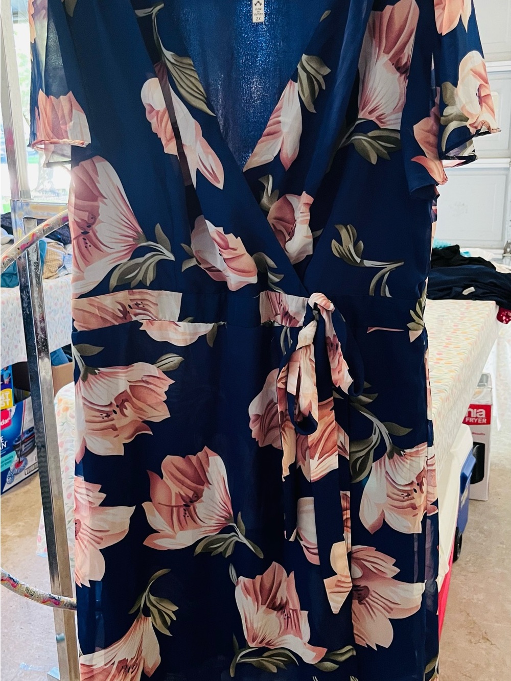 Navy floral knee-level dress with tie waist. Size 2X
